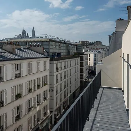 Apartament With View Of Montmartre *