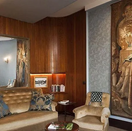 Du Quai Voltaire Hotel Paryż
