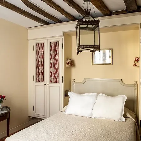 Hotel Caron De Beaumarchais Paris