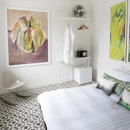 Bed & Breakfast Montmartre Romantic, - *