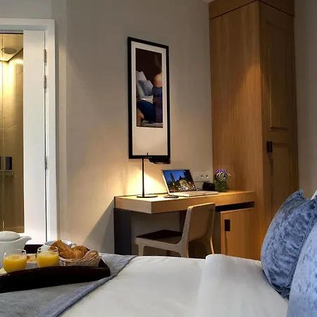 Marceau Champs-elysees Otel 3*