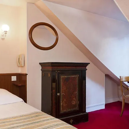 Du Quai Voltaire Hotel Paryż
