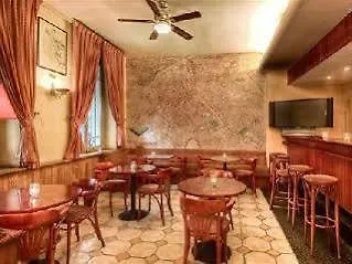 Du Quai Voltaire Hotel Paryż