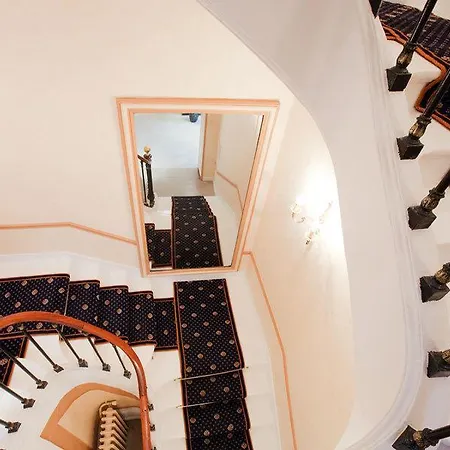 Du Quai Voltaire Hotel Paryż