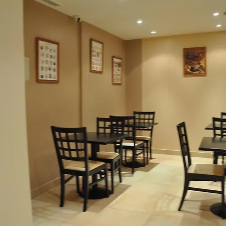 Perpetual Elysee Montaigne Hotel 4*