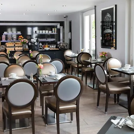 Отель Plaza Elysees 4*