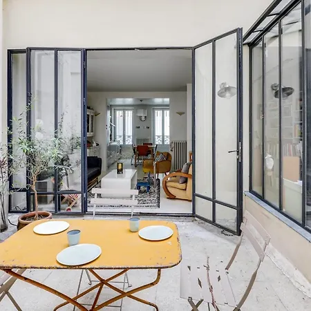 Sumptuous House With Patio Paris