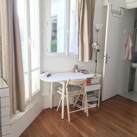 Located Flat In Saint-germain-des-prés Appartamento Parigi