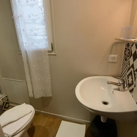 Lafayette Hotel 2*