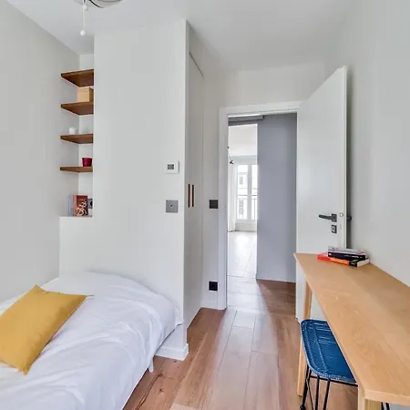 Splendid 3 Bdrs Flat In A Prime Location Of Lägenhet