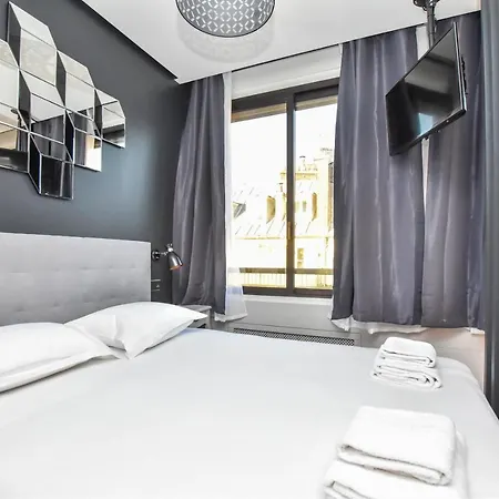 Cmg Opera Apartment
