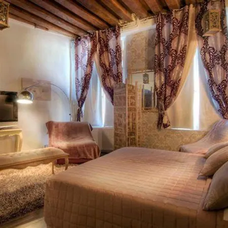 Le Temple De Jeanne Hotel
