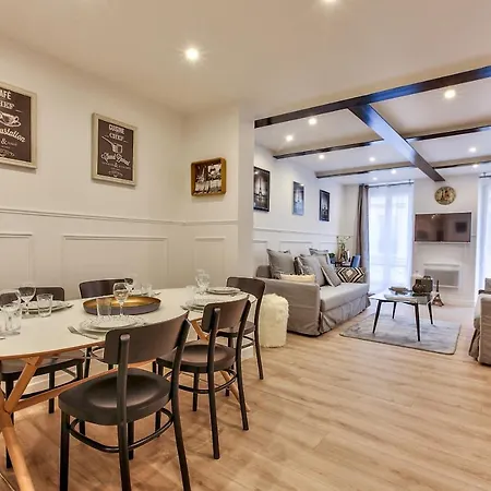 14 Luxury Flat Eiffel Design 1 شقة باريس