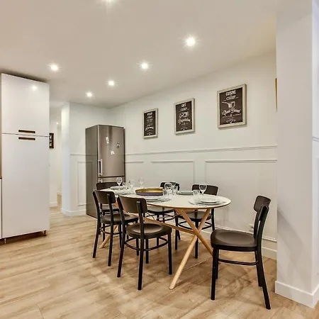 14 Luxury Flat Eiffel Design 1 شقة *