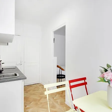Cmg St Antoine Bastille 12 *