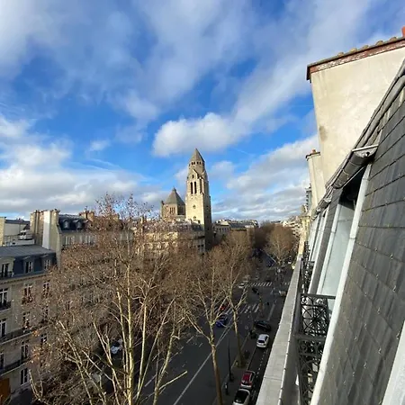 The Eiffel Tower * Paris