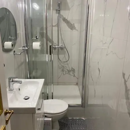 Апартаменты Premium 2 Minutes Walk From Champs-elysees *