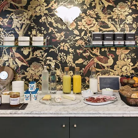 Wallace - Orso Hotel