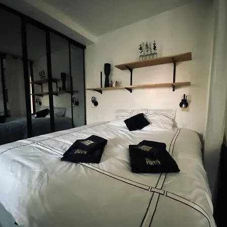 NEW, Appartement au calme, balcon sur parc privé Apartamento París