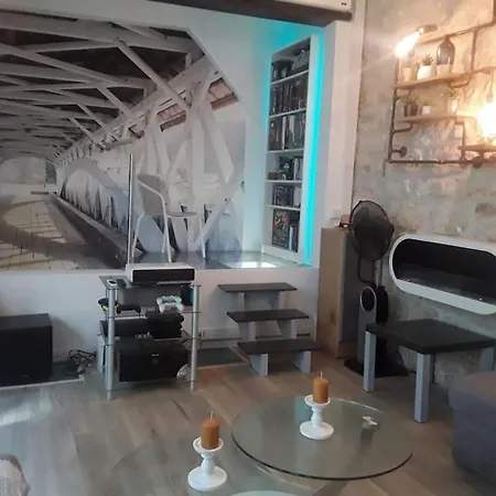 A Very Calm Loft In Bastille Parijs