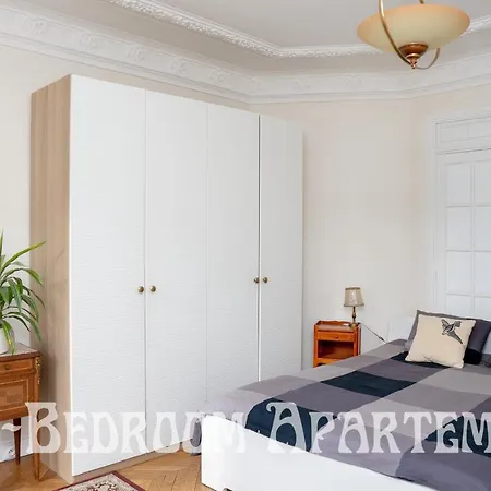 Eiffel Tower View Bed & Breakfast Paris