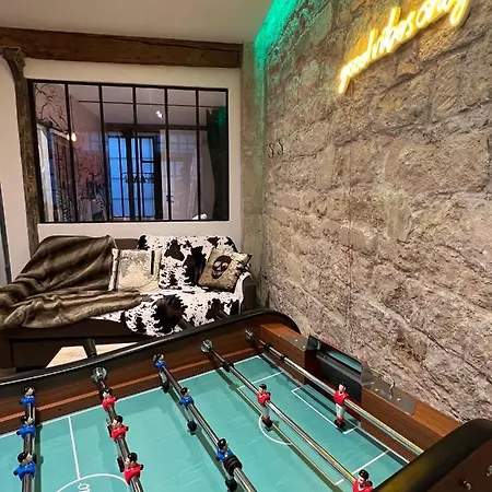 Apartmán Good Vibes Luxurious Loft In 11th, With Ac & Table Football *