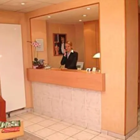 Отель Printania Porte De Versailles