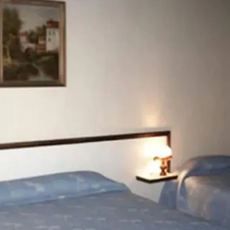 Avenir Hotel 2*