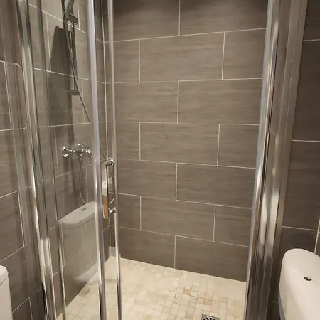Modern Est Hotel 2*