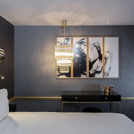 Snob Hotel