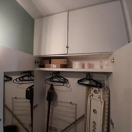 Studio équipé Métro Abbesses à Montmartre Apartamento Paris