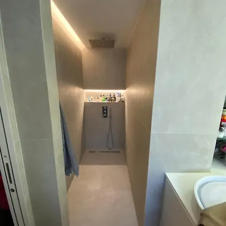 Luxury Flat With Private Rooftop - 18 Apartment *
