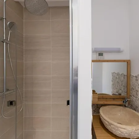 2 Bedrooms In 8th Apartment *