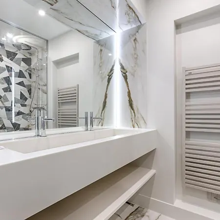 アパート Unique Luxury Parisian Flat 2br/6p -champs Elysees パリ