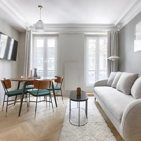 Unique Luxury Parisian Flat 2br/6p -champs Elysees * パリ