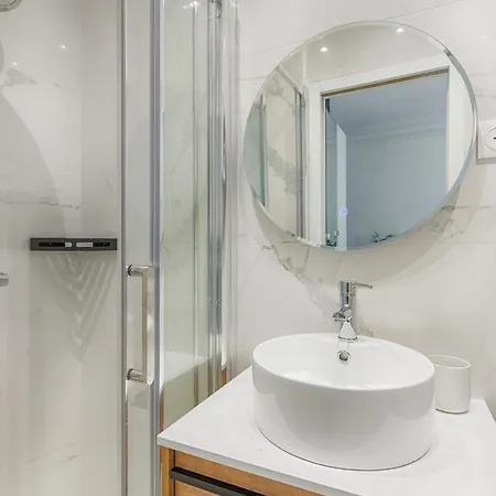 Modern Close To The Champs Elysees - - Welkeys パリ