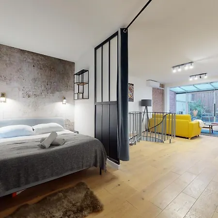 Superbe Loft Avec Patio - Tour Eiffel Apartment *