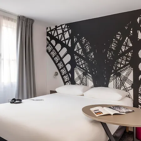 Ibis Styles Eiffel Cambronne 3* Paryż