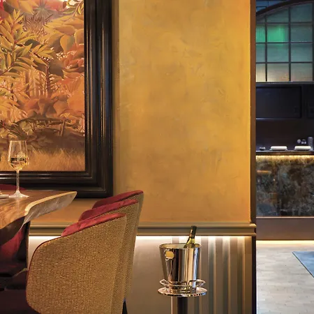 La Demeure Montaigne Hotel