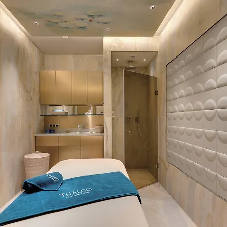 La Demeure Montaigne Hotel