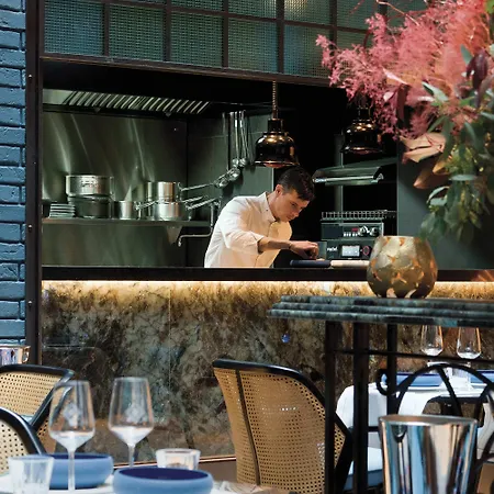 La Demeure Montaigne Paris