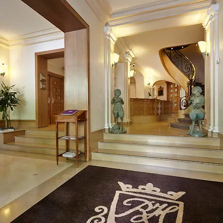 Hotel Royal Champs Elysées