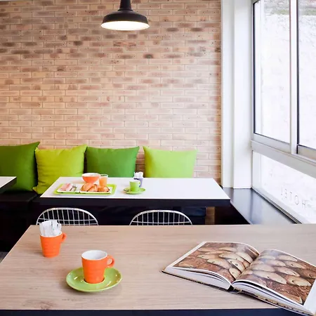 Ibis Styles Buttes Chaumont Otel 3*