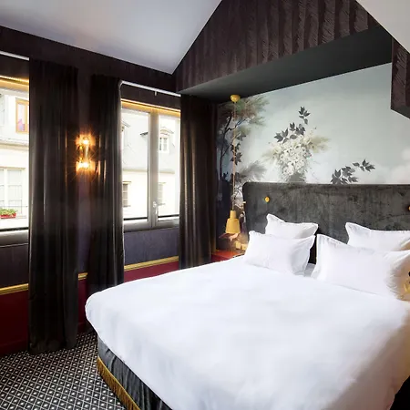 Snob Hotel