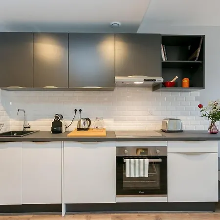Nicely Decorated Modern Studio Near The Eiffel Tower - - Welkeys