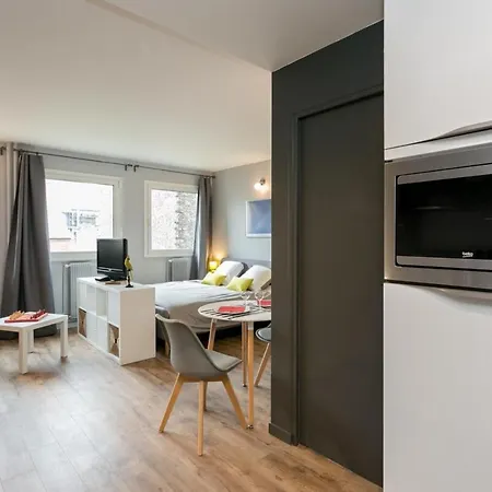 Nicely Decorated Modern Studio Near The Eiffel Tower - - Welkeys