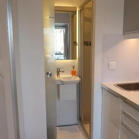 - Coeur Batignolles - Studette 10 M2 - Neuf *