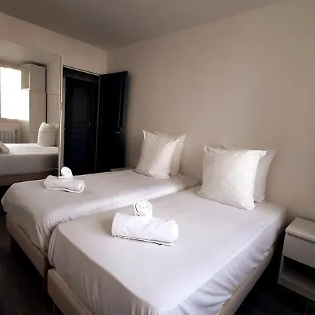 Spacious In Place Des Fetes