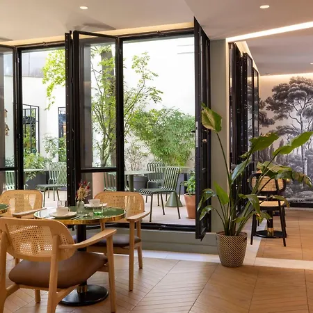 Hotel La Canopee 3*