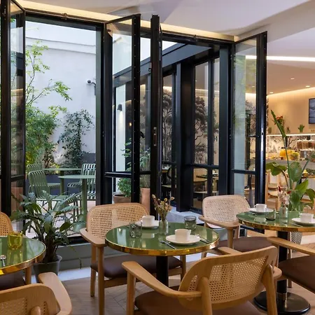 Hotel La Canopee 3*